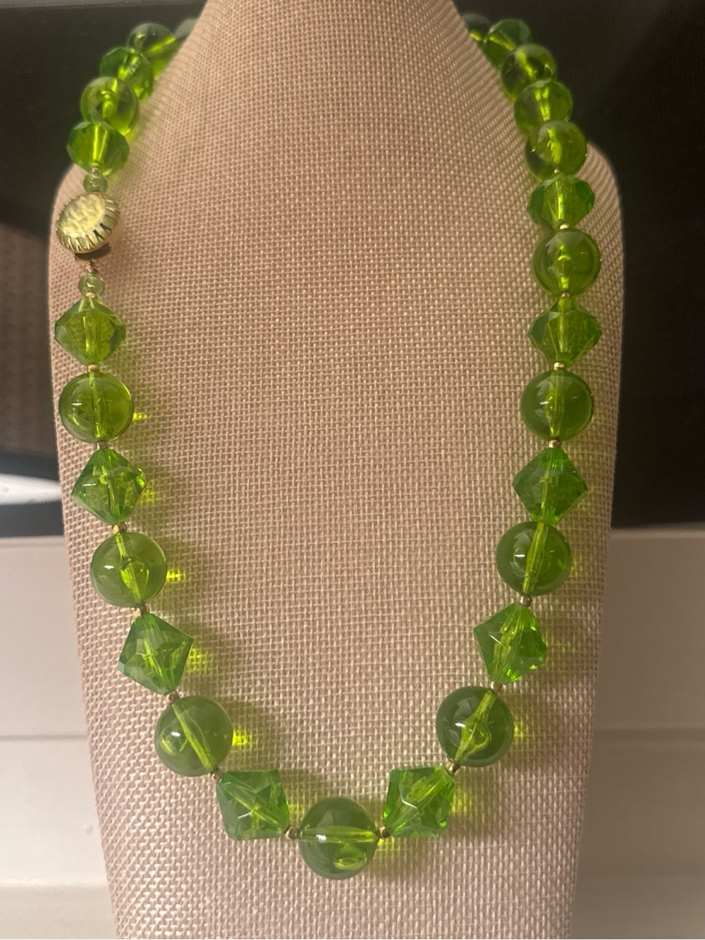 Lime Green Glass Bead Necklace – Women's Fashion Accessory